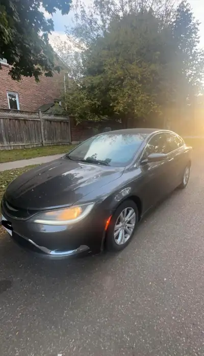 I'm selling a 2015 chrystler 200c ! The car has 165,000 kms. Has sports mode and a double panoramic...