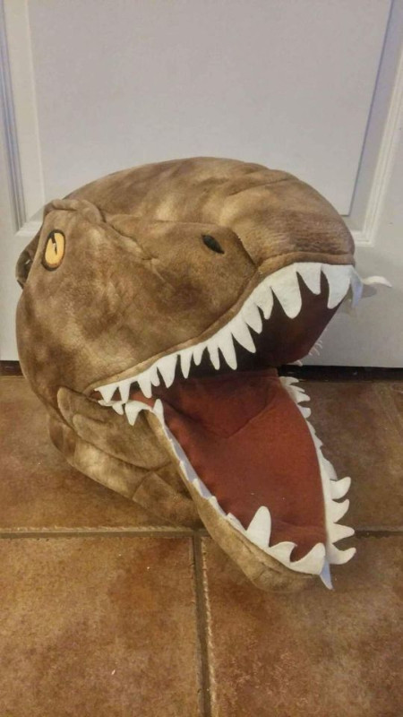 Dinosaure grosse tete masque Halloween Dinosaur big head mask dans Jouets et jeux  à Ouest de l’Île