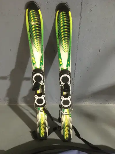 Mini skis de 100 cm + sac de transport inclus.