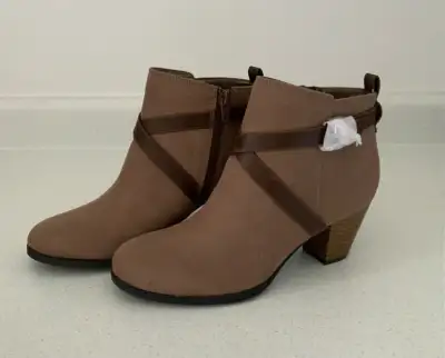 WOMAN’S BOOTS - Life Stride Flex - Size 8M - NEVER WORN, View more