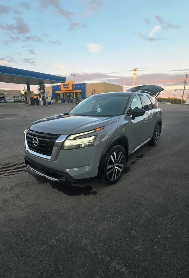 Nissan pathfinder 2023 platnium