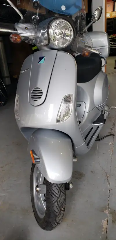 2008 vespa lx150 grey in good condition if ad is up still available