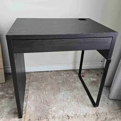 Smaller Ikea desk. Overall its in pretty good shape except for a couple of scratches and water spots...
