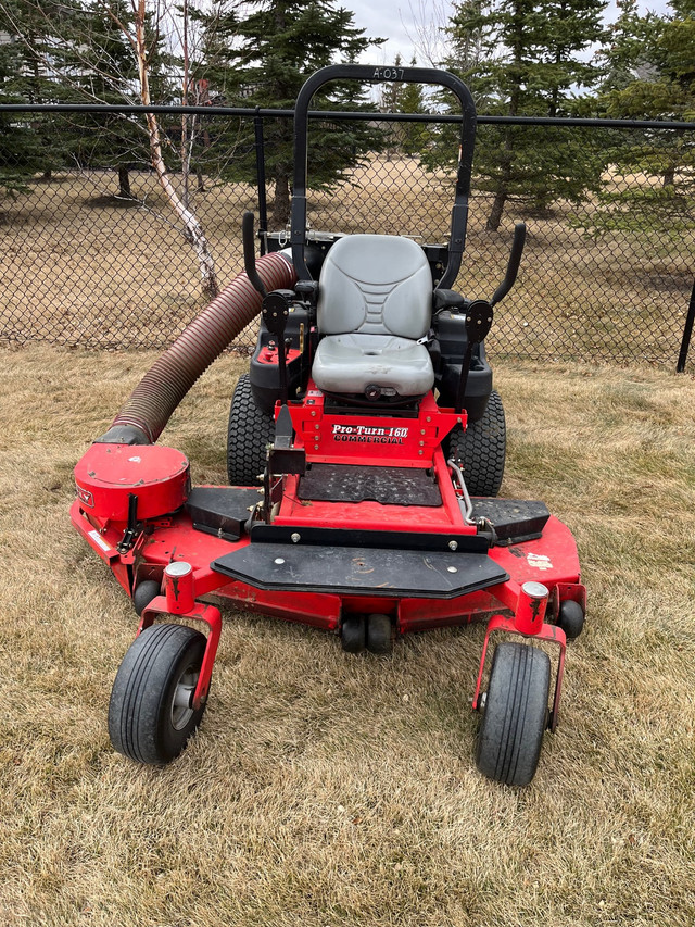 Gravely Pro Turn 160  in Lawnmowers & Leaf Blowers in Strathcona County - Image 3
