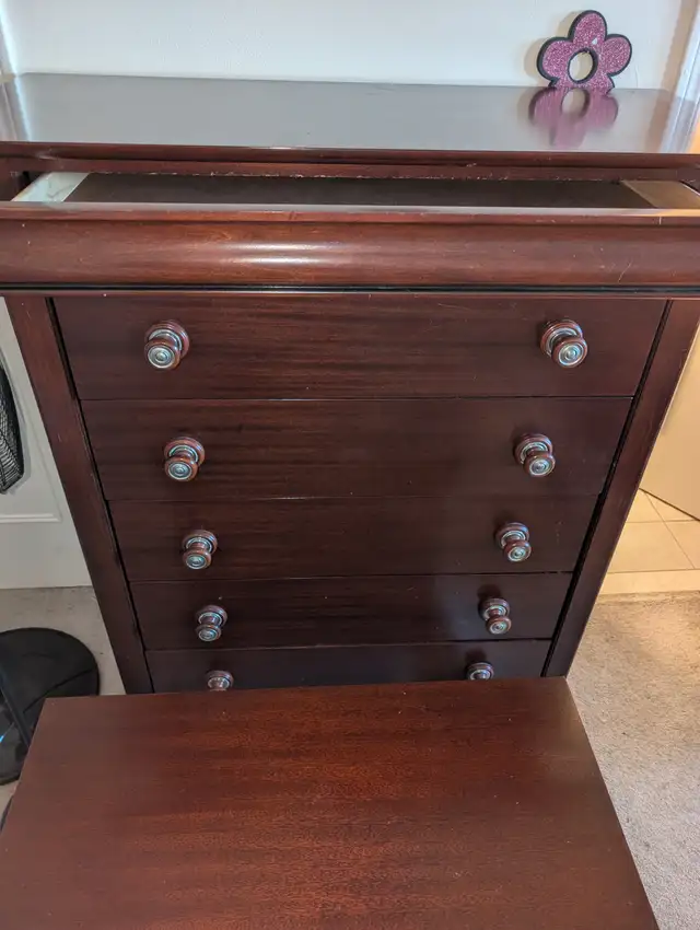 4 pieces for $200 Dresser x 2-1 night stand/Wood in Multi-item in Mississauga / Peel Region - Image 10