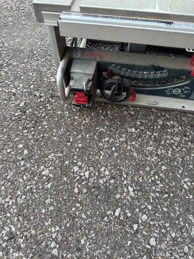 Bosch table saw  in Power Tools in Oshawa / Durham Region - Image 2