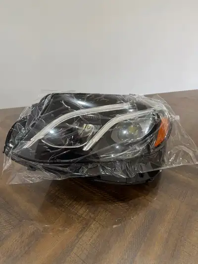 Upgrade your vehicle with this high-quality, driver-side headlight assembly designed for the 2017-20...