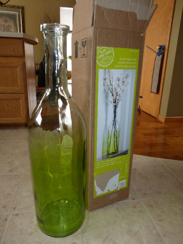 Costco recycled glass vase Home Décor & Accents Kitchener