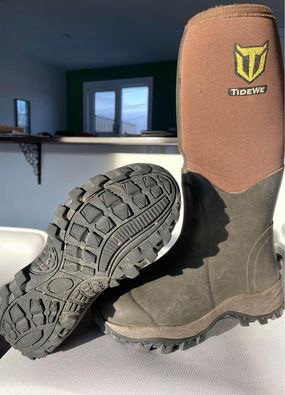 Tidwe Neoprene Rubber Boots in Other in Whitehorse