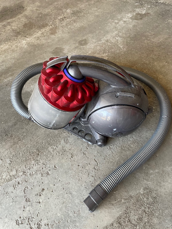 Used Dyson vacuum cleaner Vacuums Calgary Kijiji