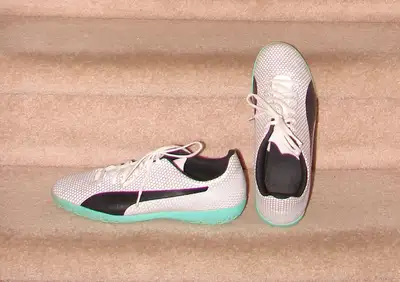 Puma Indoor Soccer Shoes - women's sz 11 / men's approx. 9.5, View more
