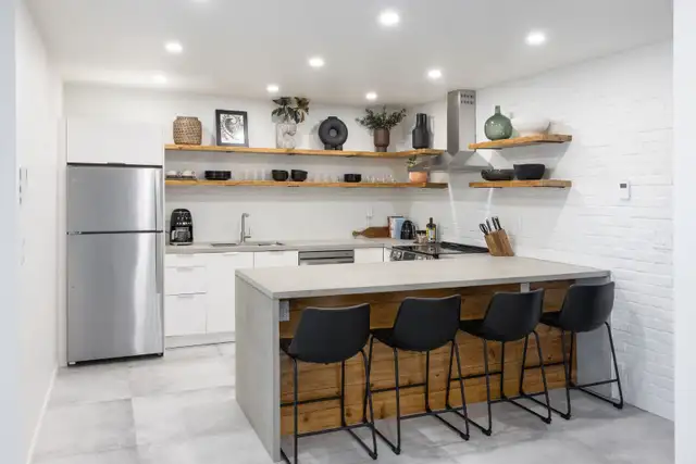 HEART OF WORTLEY MODERN LOFT WITH EXPOSED BRICK & HEATED FLOORS