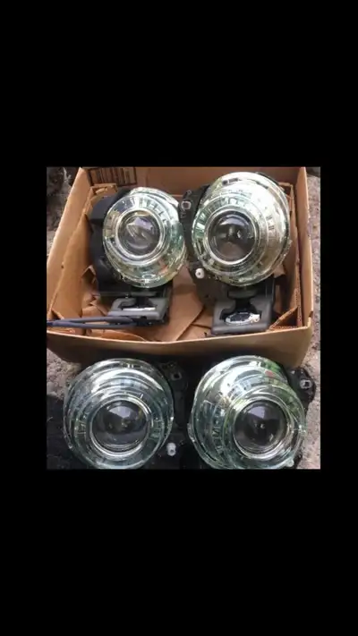 Selling 2 pairs of OEM projectors with shrouds. Comes with HID bulbs. hid bi-xenon single led bi-led...