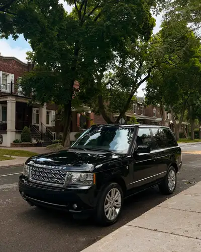 2010 Range Rover Full-Size HSE in excellent condition. Very well maintained, with only 104,000 km, i...