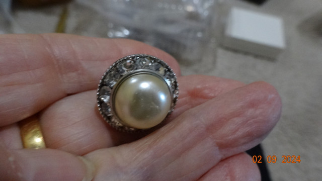Earrings, quality, pearls , 7 pairs,one price most in Jewellery & Watches in Kelowna - Image 2
