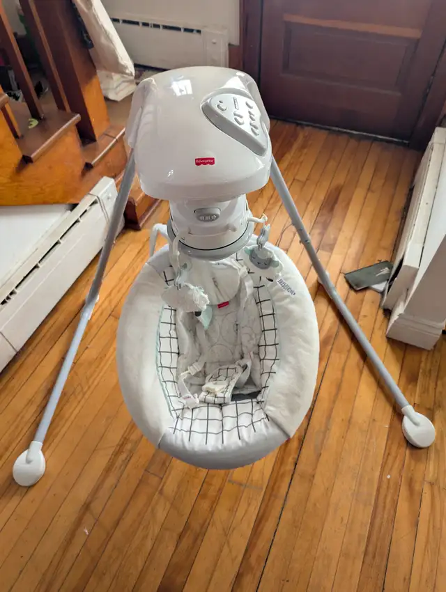 Fisher-Price Baby Swing in Playpens, Swings & Saucers in City of Halifax - Image 3