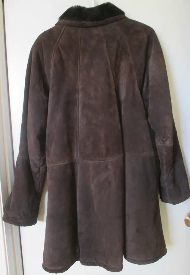 Women’s Vintage Brown Leather Suede Jacket Size Medium in Women's - Tops & Outerwear in City of Toronto - Image 4