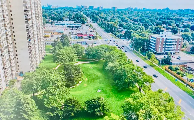 GROUND-LEVEL LARGE CORNER SUITE 4RENT IN ETOBICOKE 401 & KIPLING