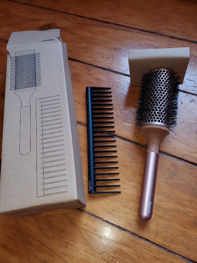 BRAND NEW dyson round brush+comb in Other in Hamilton - Image 2