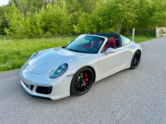 2019 Porsche 911 Targa 4 GTS Manual 4,700KM dans Autos et camions  à Ville de Montréal