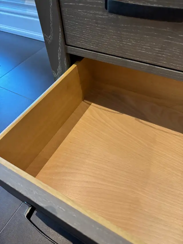 High-Quality Solid Wood 3-Drawer Dresser in Dressers & Wardrobes in City of Toronto - Image 4