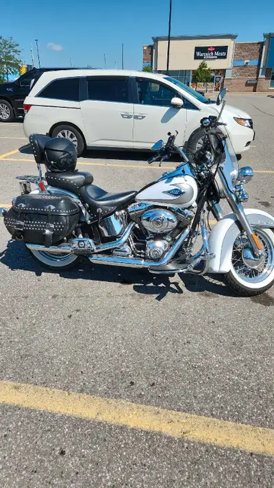 2009 Heritage Classic. 40,000km. Vance and Hines slant cut exhaust, back rest, luggage rack, detacha...