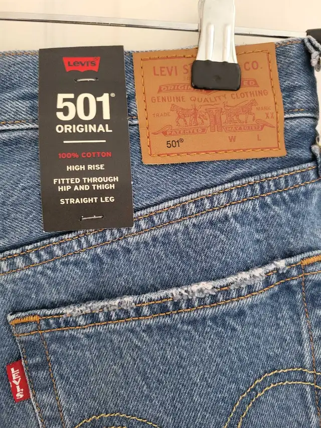 NEW Levi's Jeans High Rise Size 28 in Women's - Bottoms in City of Toronto - Image 6