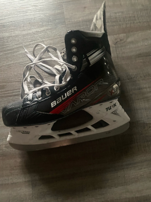 Bauer Vapor x3 skates sz 10 EE in Hockey in Sault Ste. Marie - Image 3