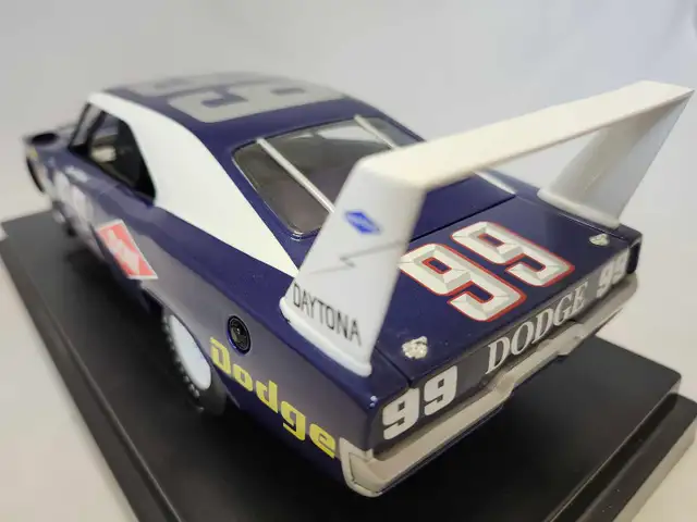 1969 Dodge Charger Daytona Nascar Mopar Hemi 1:18 Diecast Rare in Arts & Collectibles in Kawartha Lakes - Image 3