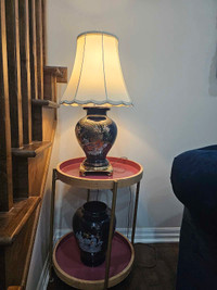 Table lamp with vase