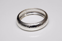 Bracelet en métal martelé argenté