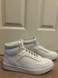 White High Top Shoes - Size 9