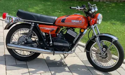 1975 YAMAHA RD 350 2 Stroke Legendary 347cc Runs and drives great All original, will need some tlc....