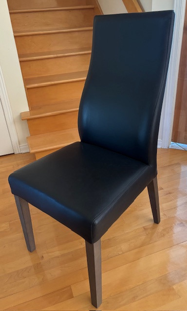 Mobilia table en verre et 4 chaises dans Mobilier de salle à manger et cuisine  à Longueuil/Rive Sud - Image 3