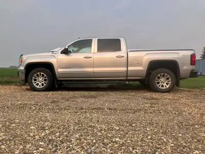GMC SLE 1500 Sierra -5.3 L motor -auto 4wd drive -one owner -Great shape