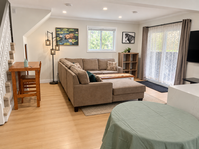 AMAZING LOCATION – GLENMORE, KELOWNA! Utilities Included!!!! Looking for a beautiful, fully furnishe...