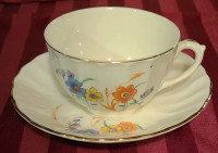 Beautiful Vintage Sovereign Potters Earthenware Tea Cup & Saucer