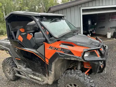 2017 Polaris General. 1000. Glass tip out windshield w wiper / reverse lights/ rock lights / led pod...