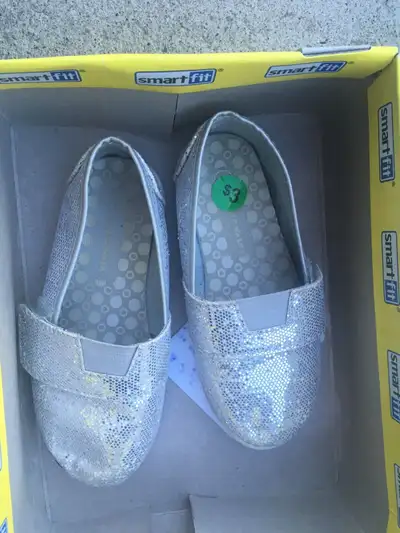 Pirouette time!!! What can I say… it’s Airwalk baby! $3 only. Roll-back that Wal-mart!!! Lol j/k.