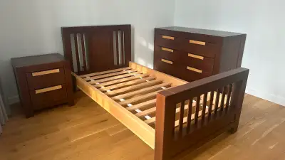 Mobilier de chambre (lit, commode, table de chevet), View more