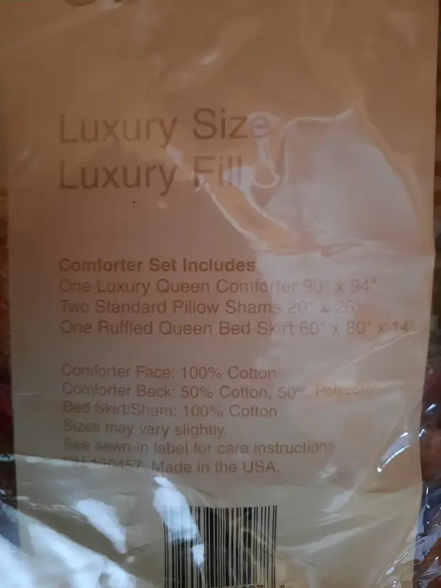 Queen Comforter Set in Bedding in Stratford - Image 4
