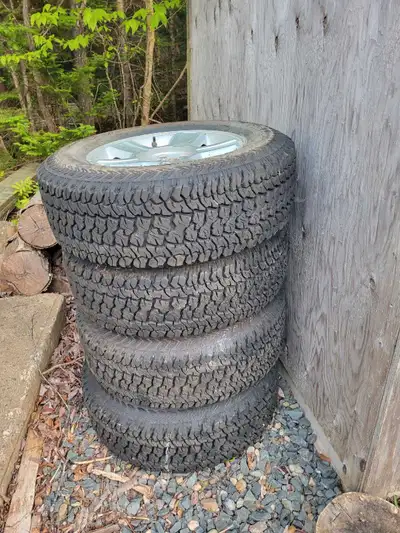Like New tires on rim. Under 200km driven. Still has the rubber nubs on them. Kumho tires, 245/70 R1...