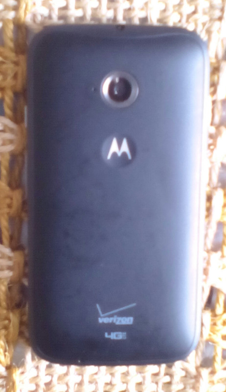 Motorola Moto E2 XT 1528 - 2 Phones Locked to Verizon in Cell Phones in City of Toronto - Image 4