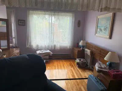3 1/2 à louer - rue Springland, Montréal/ Ville Émard 2 balcons (devant et en arrière) Proche du met...
