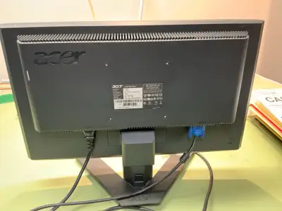 Moniteur 18&nbsp;po  Écran Acer X183H, View more