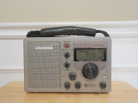 GRUNDIG S350 AM/FM SHORTWAVE RADIO EXCELLENT WORKING COND