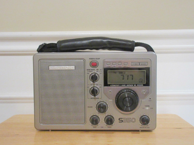 GRUNDIG S350 AM/FM SHORTWAVE RADIO EXCELLENT WORKING COND in General Electronics in City of Toronto