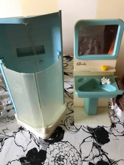 Vintage Shower that works with batteries and sink and mirror for the Sindy Play home. Good shape wit...
