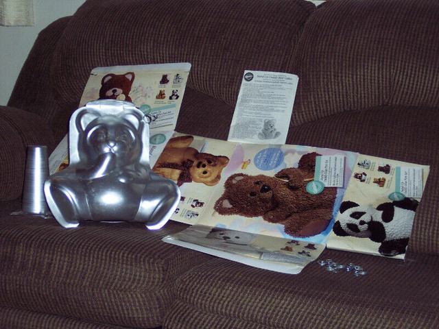 3D Stand up Cake Tins, 2 Teddy Bears, Pumpkin/Jack-o-lantern, an in Hobbies & Crafts in Chatham-Kent