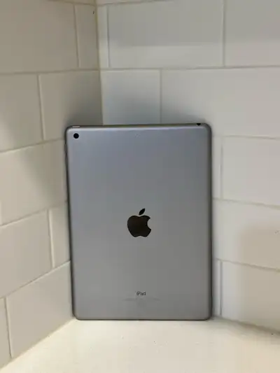 Apple iPad 5 (9.7 Inches) WiFi + Orginal Box, View more